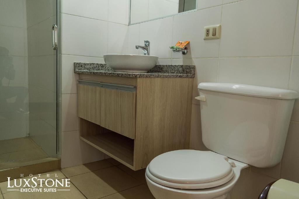 Luxstone Executive & Suites 拉巴斯 外观 照片