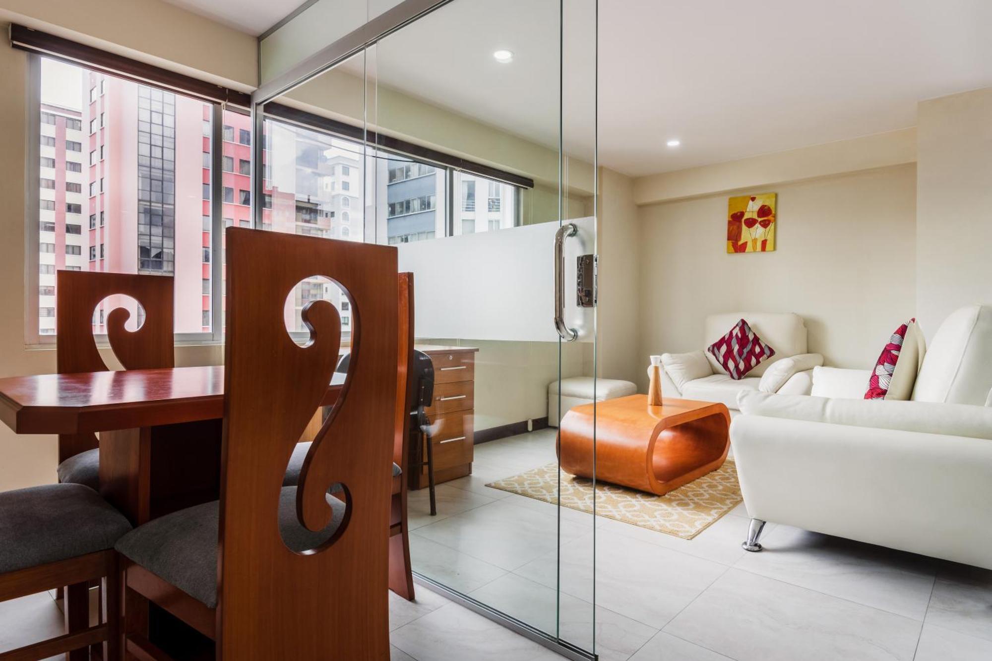 Luxstone Executive & Suites 拉巴斯 外观 照片