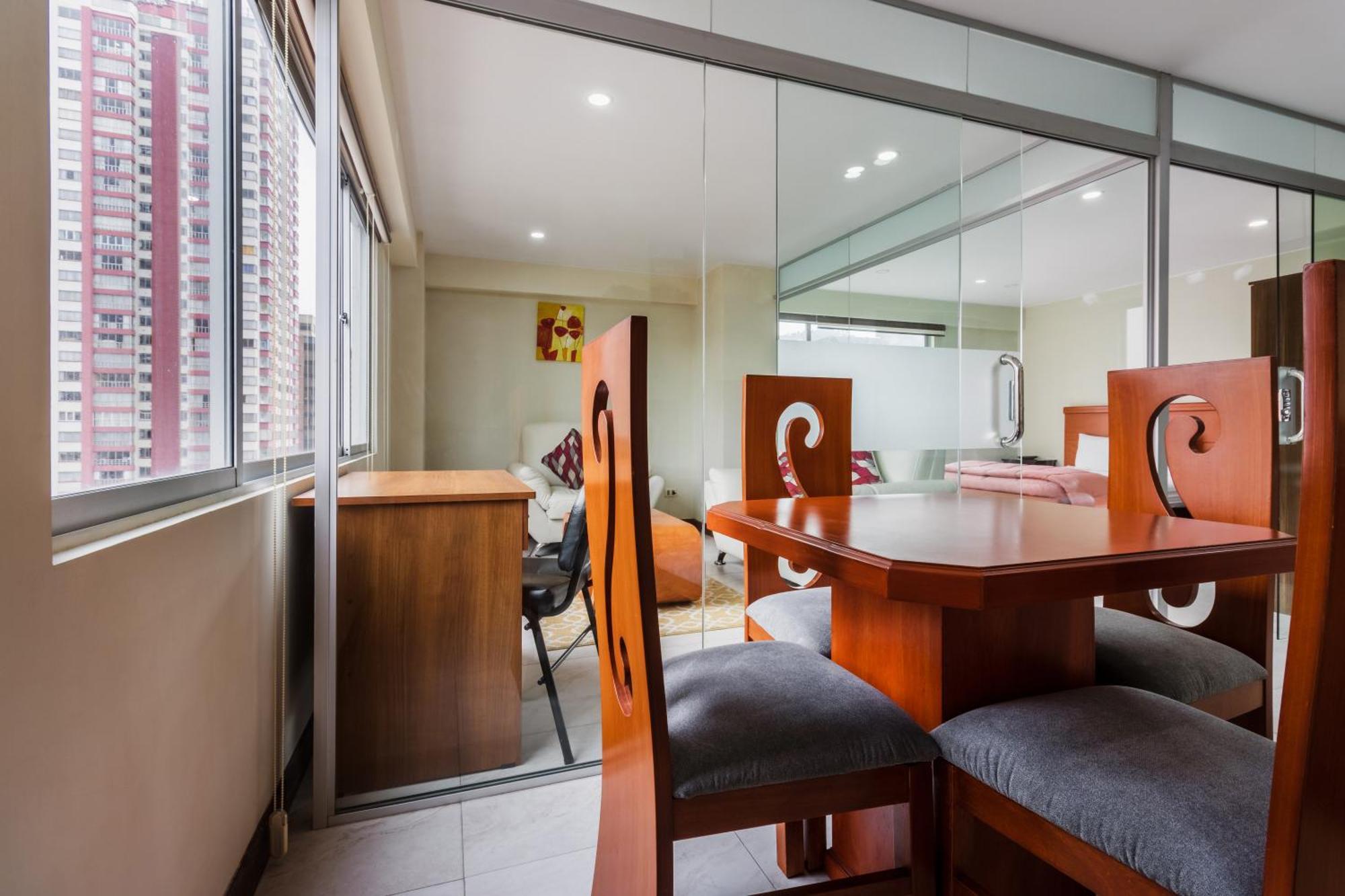 Luxstone Executive & Suites 拉巴斯 外观 照片