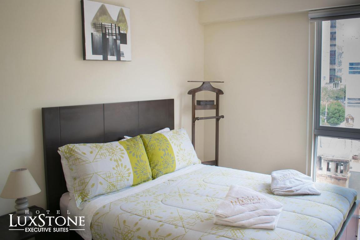 Luxstone Executive & Suites 拉巴斯 外观 照片