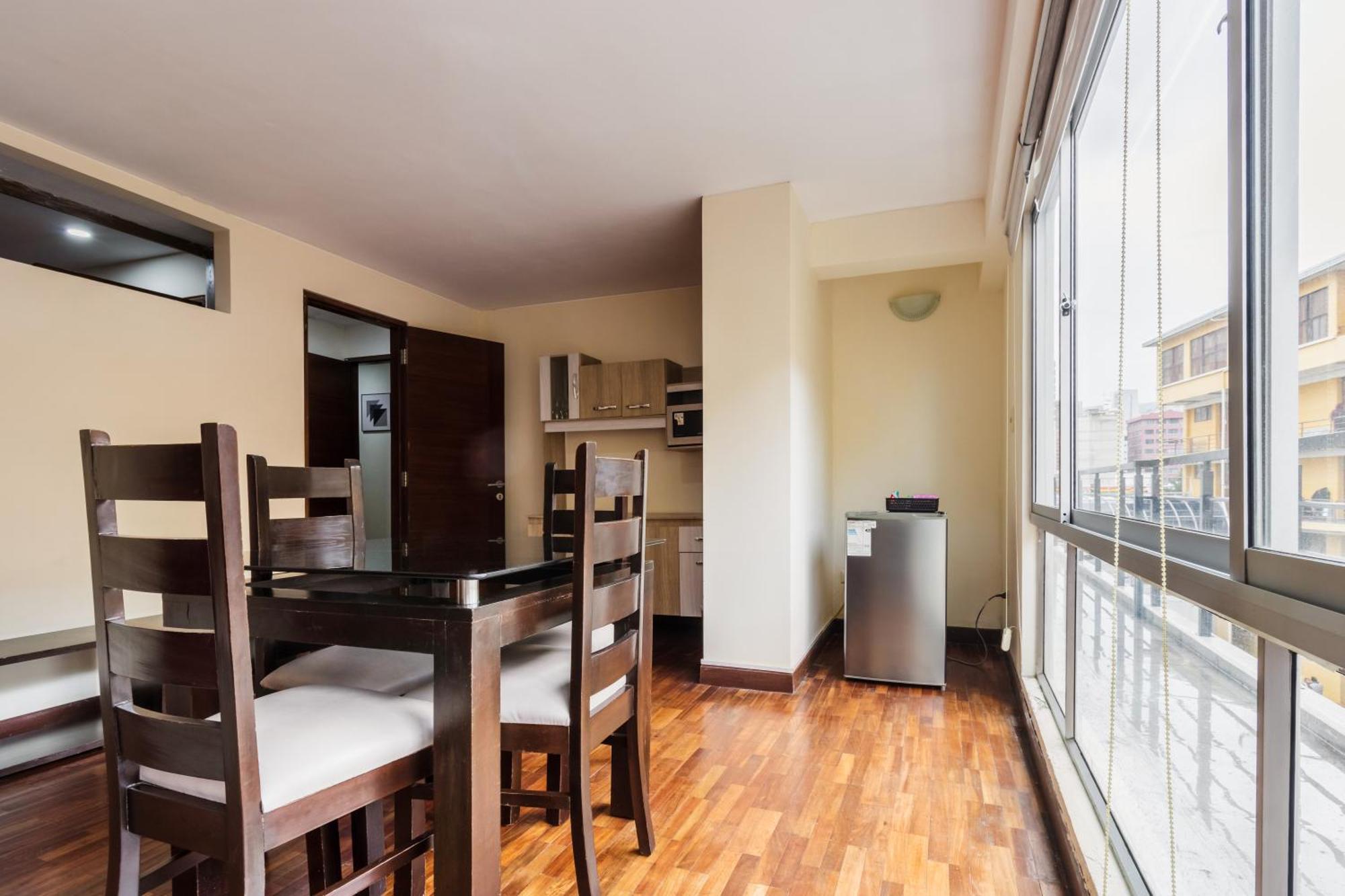 Luxstone Executive & Suites 拉巴斯 外观 照片